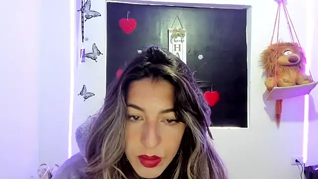 Snapshot of queen-natty chatting on 02-19-25, 01:17 queen-natty online show from 02-19-25, 01:17