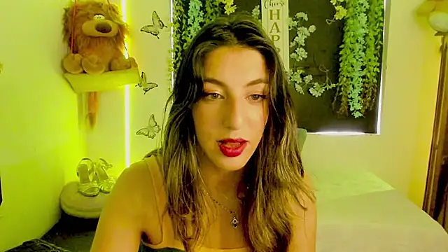 Snapshot of queen-natty chatting on 09-25-25, 03:05 queen-natty online show from 09-25-25, 03:05