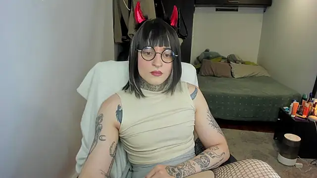 Snapshot of ShiiraVelkor chatting on 10-31-25, 09:21 ShiiraVelkor online show from 10-31-25, 09:21