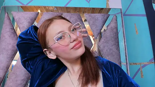 Snapshot of LARICSABLUE chatting on 01-17-25, 01:47 LARICSABLUE online show from 01-17-25, 01:47