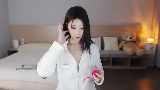 Snapshot of Lucky-baby chatting on 03-03-25, 04:46 Lucky-baby online show from 03-03-25, 04:46