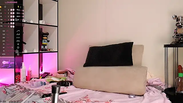 Snapshot of viamoon chatting on 01-18-26, 03:54 viamoon online show from 01-18-26, 03:54