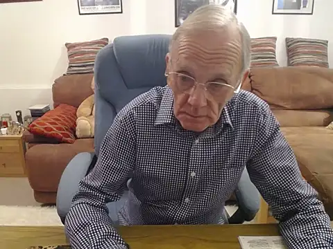 Snapshot of Ferret7777 chatting on 10-25-25, 10:04 Ferret7777 online show from 10-25-25, 10:04