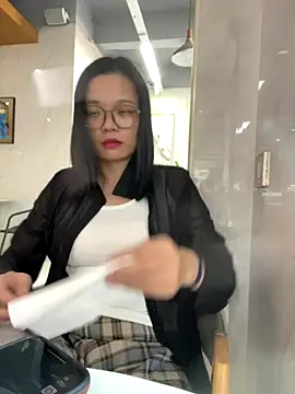 Snapshot of Bella0815 chatting on 11-17-25, 06:52 Bella0815 online show from 11-17-25, 06:52