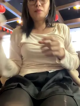 Snapshot of Bella0815 chatting on 11-25-25, 07:19 Bella0815 online show from 11-25-25, 07:19