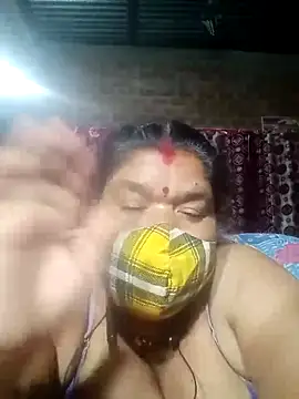 Hot Falguni online show from 02-19-25, 04:55