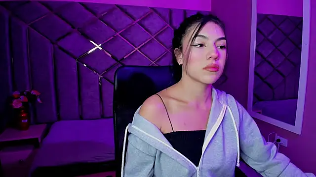 Snapshot of Poly_Sasha_ chatting on 11-21-25, 03:49 Poly Sasha online show from 11-21-25, 03:49