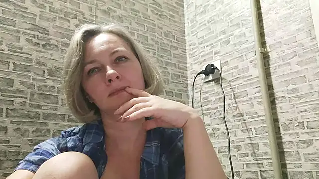 EdithManning online show from 12-20-24, 02:16