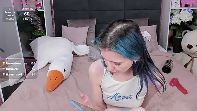 MiaKarlos online show from 01-19-25, 04:12