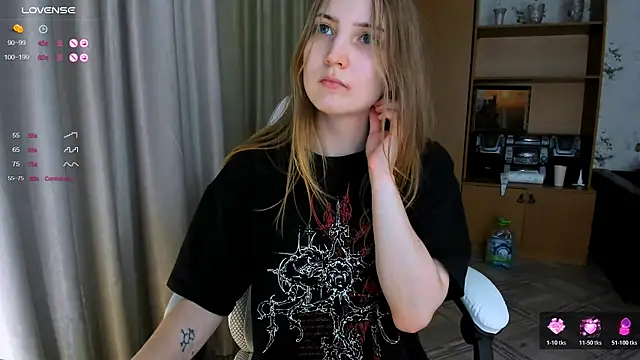 Snapshot of princessaalicc chatting on 11-09-25, 01:09 princessaalicc online show from 11-09-25, 01:09