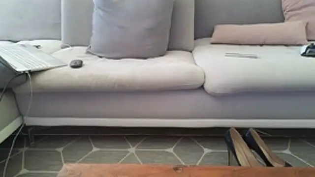 Laure11 online show from 10-30-25, 01:23