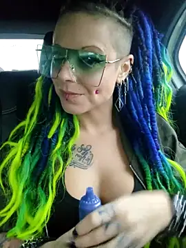 Snapshot of EdgesOfReality chatting on 11-04-25, 07:29 EdgesOfReality online show from 11-04-25, 07:29