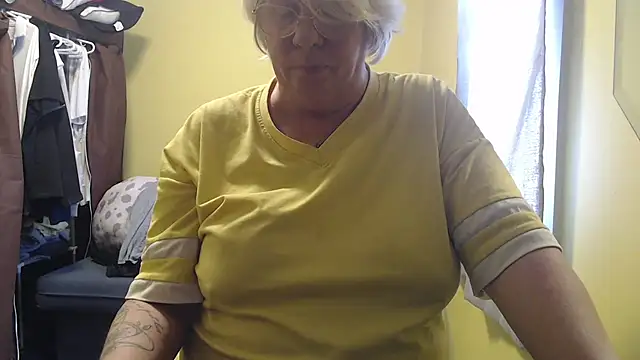 Snapshot of canadiancougar1965 chatting on 02-24-26, 04:16 canadiancougar1965 online show from 02-24-26, 04:16