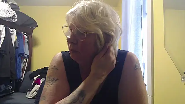 Snapshot of canadiancougar1965 chatting on 03-20-26, 04:34 canadiancougar1965 online show from 03-20-26, 04:34