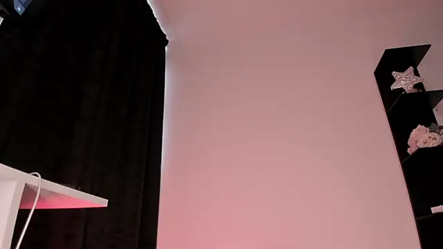 Snapshot of iluy_ chatting on 11-20-25, 05:45 iluy online show from 11-20-25, 05:45