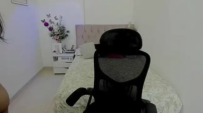 Snapshot of linda_zaam83866 chatting on 02-06-25, 04:58 linda zaam83866 online show from 02-06-25, 04:58