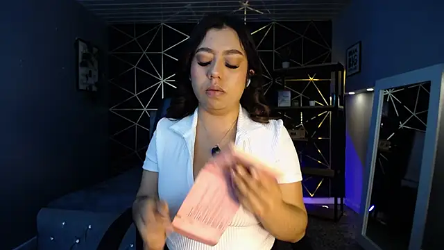 Lea velle online show from 10-13-25, 04:45