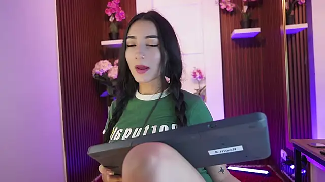 CattleyaScaly online show from 10-29-25, 07:37