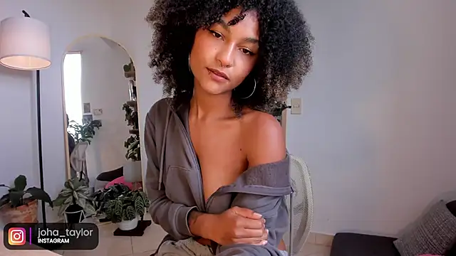 Snapshot of Johaphyton chatting on 02-13-25, 08:13 Johaphyton online show from 02-13-25, 08:13