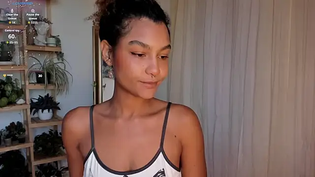 Snapshot of Johaphyton chatting on 11-21-25, 10:08 Johaphyton online show from 11-21-25, 10:08