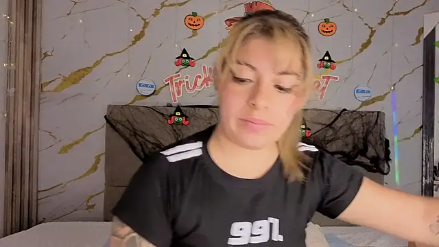 agatha 97  online show from 10-26-25, 04:40