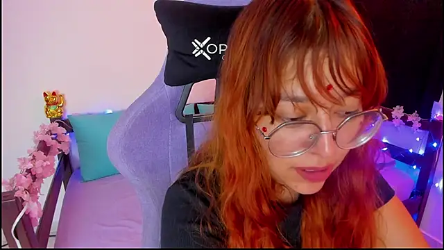 Snapshot of _Moon_Johnson chatting on 10-30-25, 01:51  Moon Johnson online show from 10-30-25, 01:51