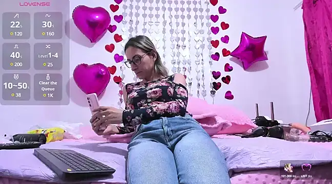 Snapshot of Melinaa-sex chatting on 02-13-25, 07:10 Melinaa-sex online show from 02-13-25, 07:10