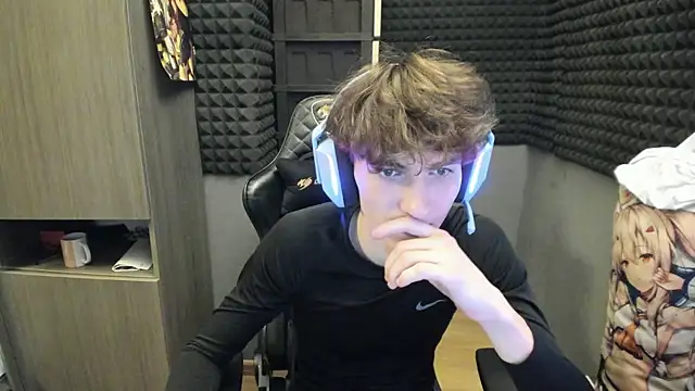 Snapshot of bambelbye chatting on 12-06-24, 07:34 bambelbye online show from 12-06-24, 07:34