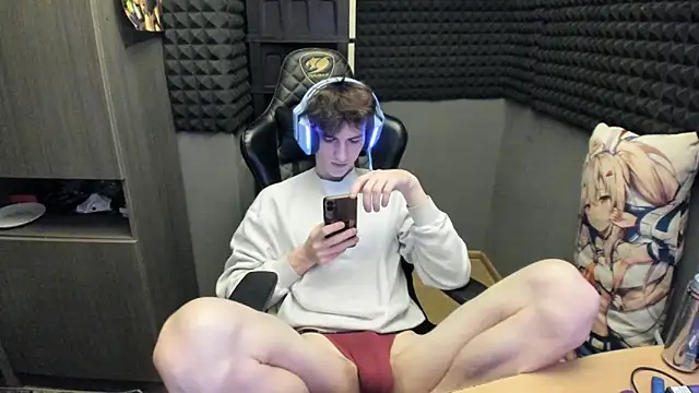 Snapshot of bambelbye chatting on 12-08-24, 04:04 bambelbye online show from 12-08-24, 04:04