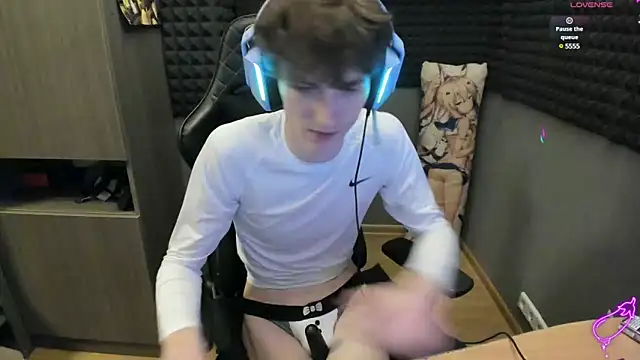 Snapshot of bambelbye chatting on 12-09-24, 03:54 bambelbye online show from 12-09-24, 03:54