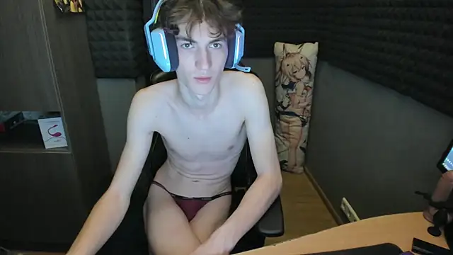 Snapshot of bambelbye chatting on 12-14-24, 01:28 bambelbye online show from 12-14-24, 01:28