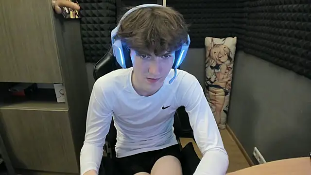 Snapshot of bambelbye chatting on 12-18-24, 08:57 bambelbye online show from 12-18-24, 08:57