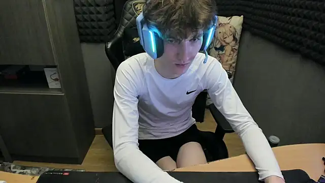 Snapshot of bambelbye chatting on 12-19-24, 12:13 bambelbye online show from 12-19-24, 12:13