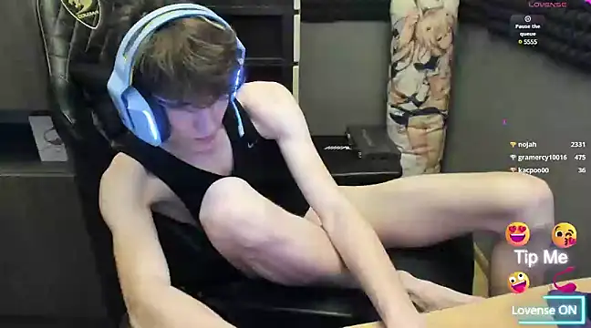 Snapshot of bambelbye chatting on 12-20-24, 07:17 bambelbye online show from 12-20-24, 07:17