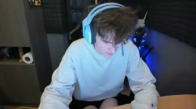 Snapshot of bambelbye chatting on 12-28-24, 03:59 bambelbye online show from 12-28-24, 03:59