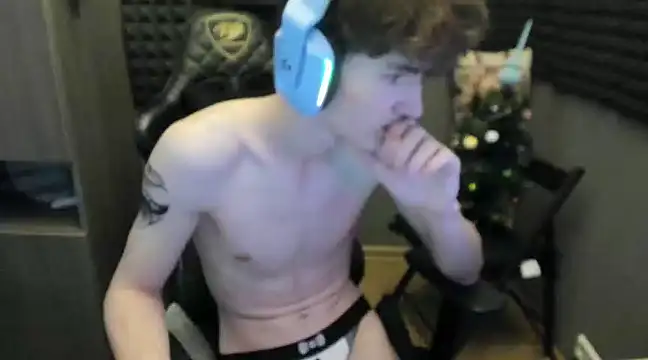 Snapshot of bambelbye chatting on 12-29-24, 12:12 bambelbye online show from 12-29-24, 12:12