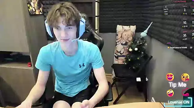 Snapshot of bambelbye chatting on 01-06-25, 10:26 bambelbye online show from 01-06-25, 10:26