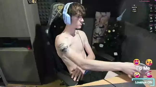 Snapshot of bambelbye chatting on 01-08-25, 03:39 bambelbye online show from 01-08-25, 03:39