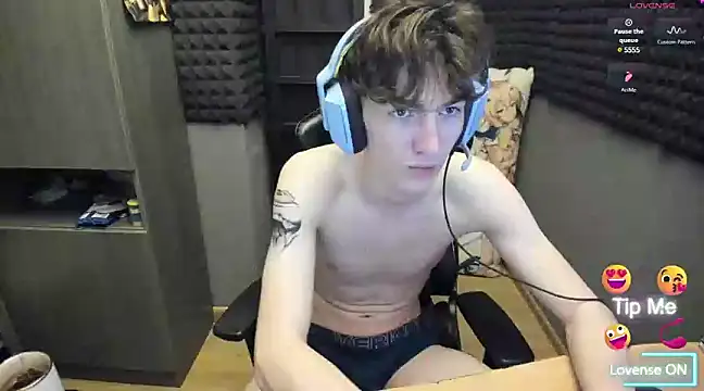 Snapshot of bambelbye chatting on 01-21-25, 12:04 bambelbye online show from 01-21-25, 12:04