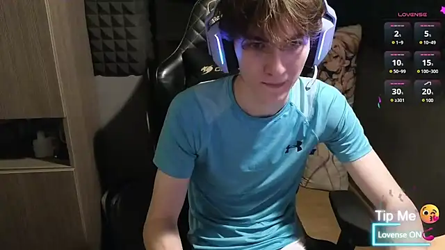 Snapshot of bambelbye chatting on 02-08-25, 04:25 bambelbye online show from 02-08-25, 04:25