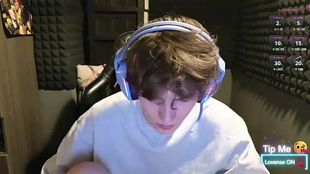 Snapshot of bambelbye chatting on 02-15-25, 06:33 bambelbye online show from 02-15-25, 06:33