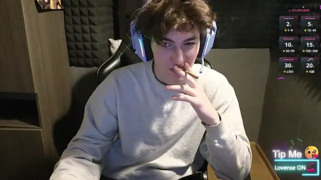 Snapshot of bambelbye chatting on 02-23-25, 05:07 bambelbye online show from 02-23-25, 05:07