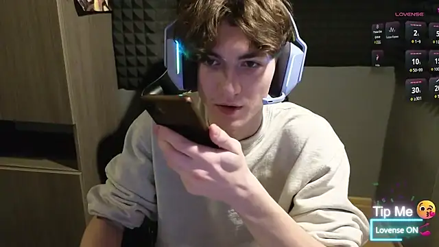 Snapshot of bambelbye chatting on 02-24-25, 06:47 bambelbye online show from 02-24-25, 06:47