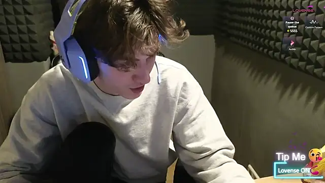 Snapshot of bambelbye chatting on 02-25-25, 05:36 bambelbye online show from 02-25-25, 05:36