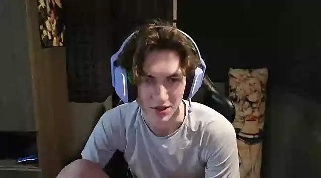 Snapshot of bambelbye chatting on 03-16-25, 10:09 bambelbye online show from 03-16-25, 10:09