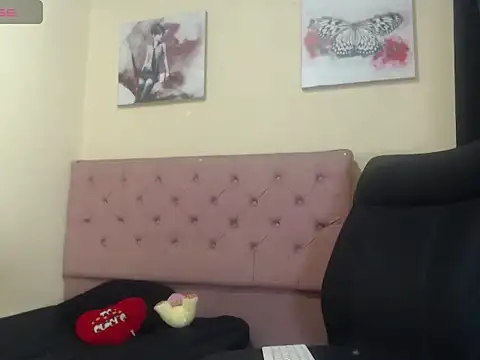 Snapshot of Angiee_Ts chatting on 09-20-25, 12:28 Angiee Ts online show from 09-20-25, 12:28