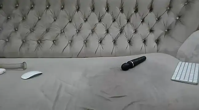 Snapshot of ElliaSquirtGirl chatting on 12-24-24, 05:05 ElliaSquirtGirl online show from 12-24-24, 05:05