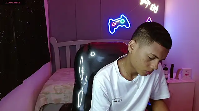 OwenStone  online show from 12-19-24, 08:13