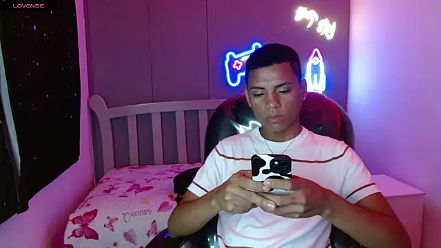 OwenStone  online show from 12-26-24, 07:38