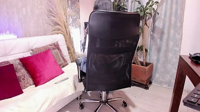 maddy cooper  online show from 10-14-25, 09:15